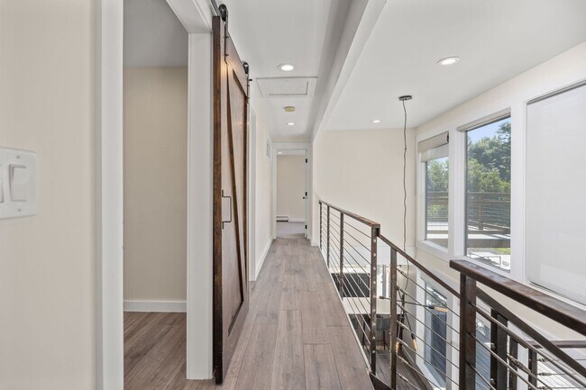 Building Photo - 5 bed 3.5 Bath Home in North Boulder W/Large Backyard, Swimming Pool & Jacuzzi!