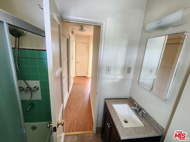 Building Photo - 5264 Cahuenga Blvd