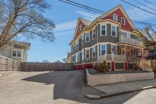 Building Photo - 10 Bainbridge Ave