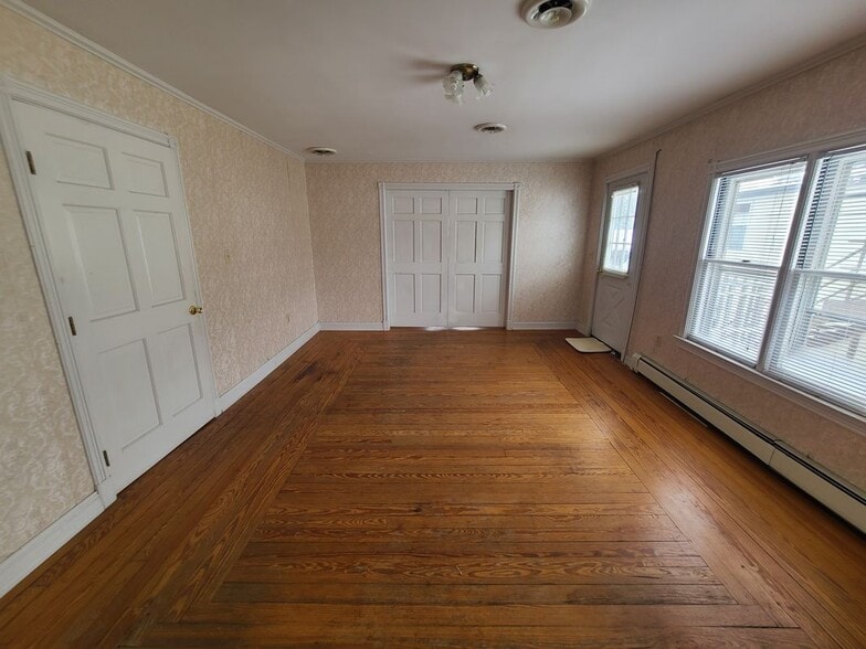 Building Photo - 608 Water St