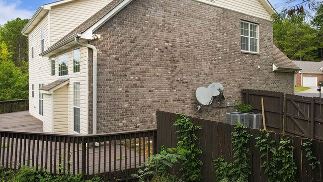 Building Photo - 164 Village Ln