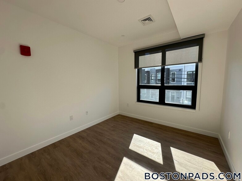 Building Photo - 199 Gardner St