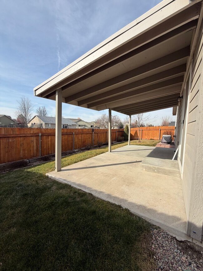 Building Photo - Beautiful 3 bed 2 bath home with flex room in Nampa just off Ustic and Middleton