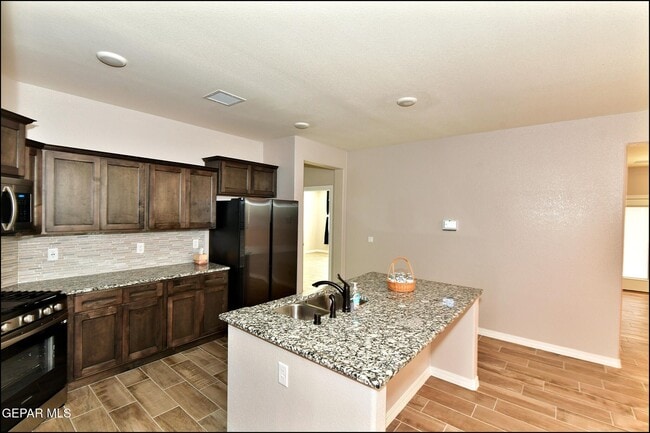 Building Photo - 10716 Drew Pearson Dr