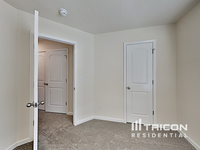 Building Photo - 207 Renwick Dr