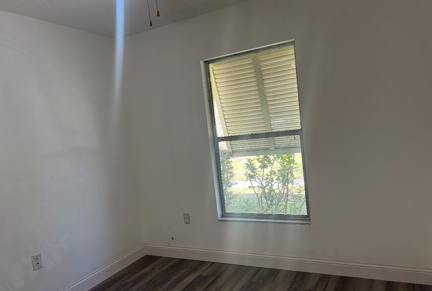 Building Photo - 5310 Royal Palm Ave
