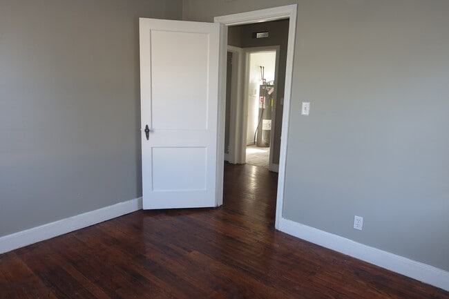 Building Photo - 831 4th Ct W