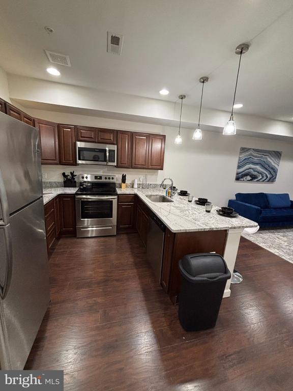 Building Photo - 6005 Eads St NE