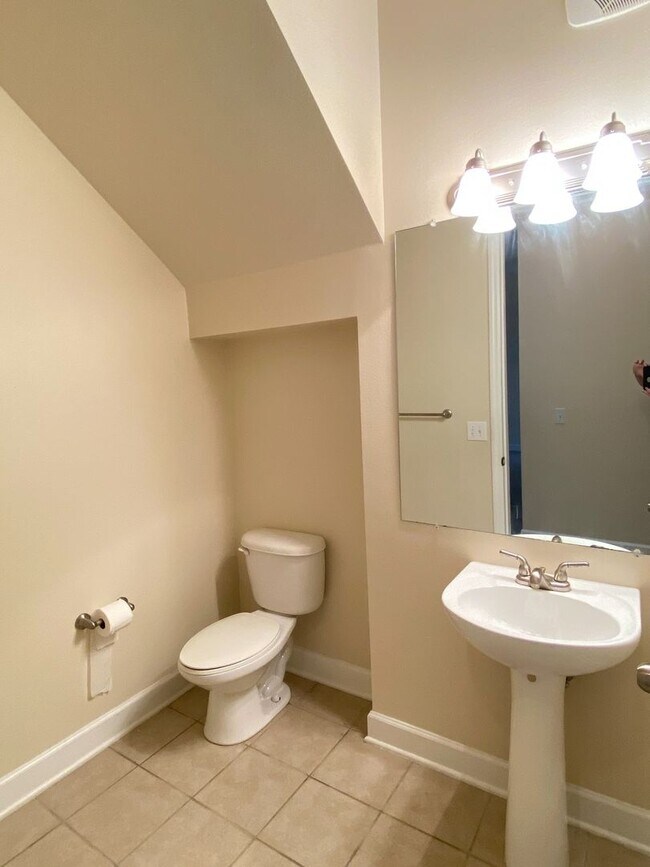 Building Photo - Spacious 3/3.5 Condo with Garage in Fleming Island