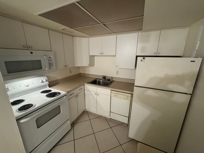 Building Photo - 2BR 2BA CONDO LOCATED CLOSE TO PORT CANAVERAL