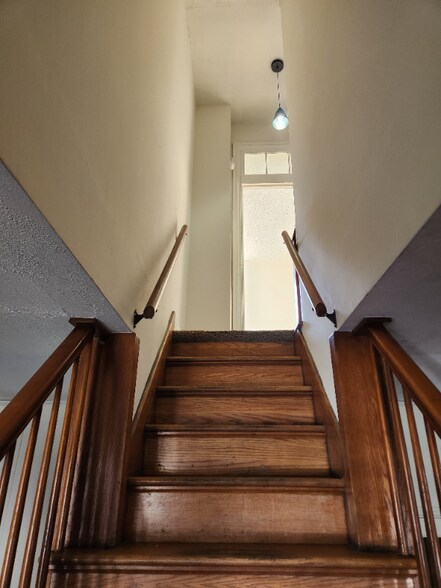 Building Photo - 459 Cherry St