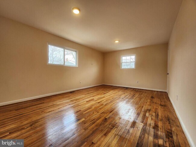 Building Photo - 4244 Clay St NE