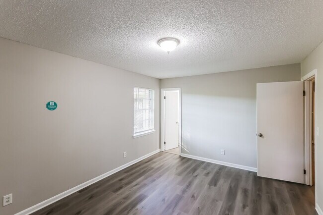 Building Photo - 1316 Airport Ln SW