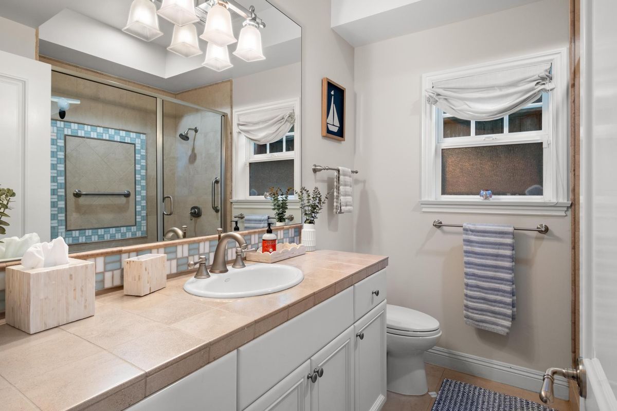 Building Photo - 3306 Highland Ave