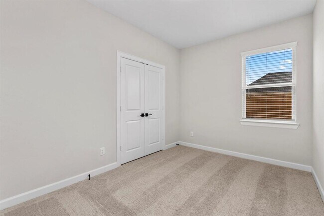 Building Photo - 1026 Whispering Winds Dr
