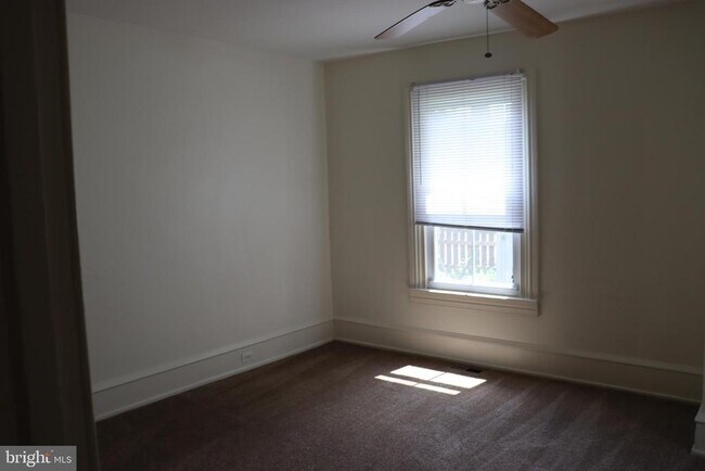 Building Photo - 421 Lyceum Ave