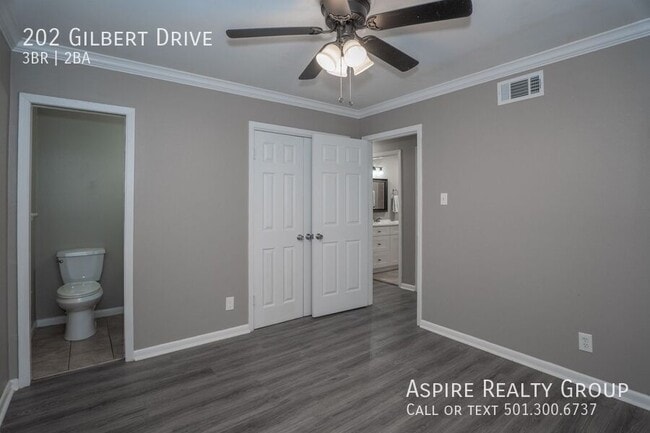 Building Photo - 202 Gilbert Dr