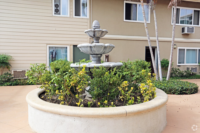 Fountain - Castlewood Park Apartments