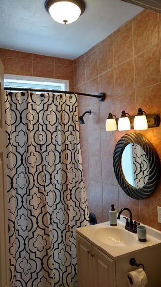 All Tiled-Bath - 276 Oriental Pl