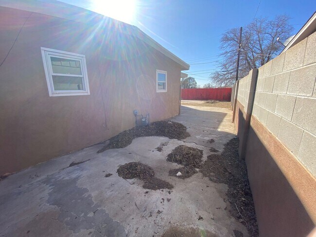 Building Photo - Beautiful 3 bedroom