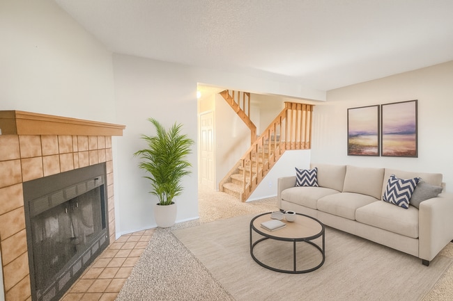 Building Photo - 2 Bedroom Townhouse Located in Northeast Colorado Springs!