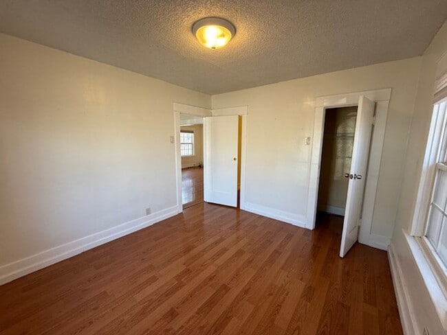 Building Photo - 3 bedroom 2 bath house in Long Beach