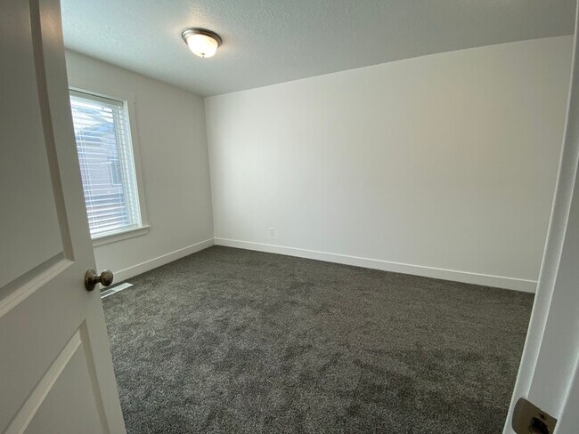 Building Photo - 2035 N 350 E