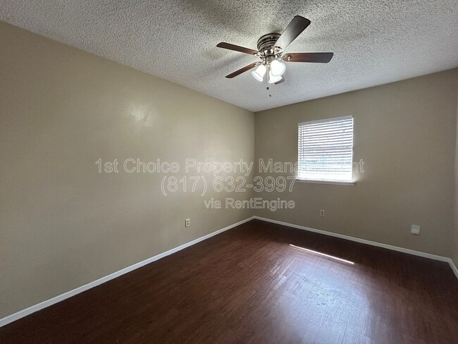 Building Photo - 2212 Viewtop Ln