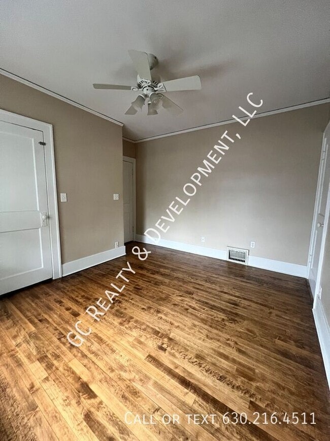 Building Photo - 337 S Maple St