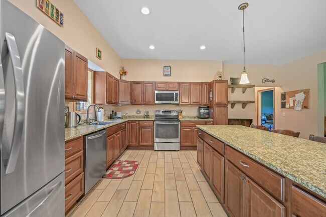 Building Photo - 1724 Calhoun Hill Rd