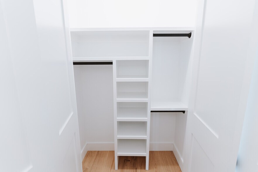 Building Photo - 5 Thurston St