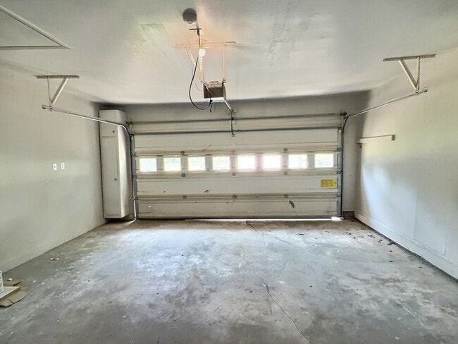 Building Photo - 111 E Doris Dr