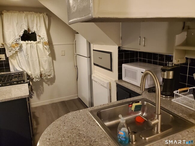 Building Photo - 24 Judson Ave