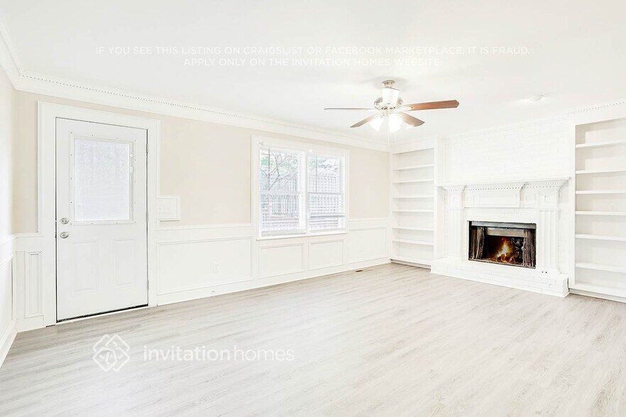 Building Photo - 747 Edgewater Ln NW