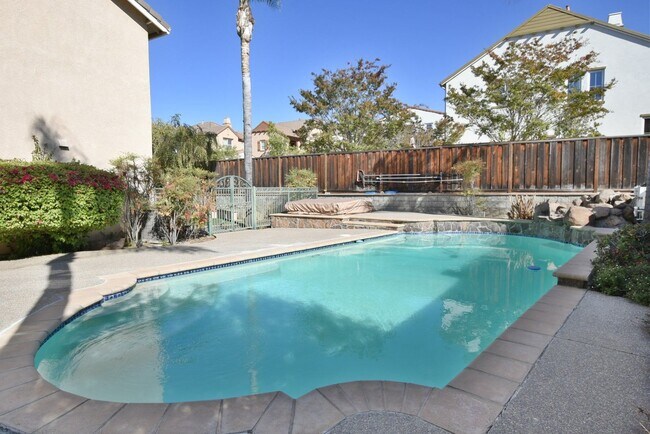 Building Photo - Beautiful and Spacious Evergreen 4 Bedroom 2.5 Bath Home with Pool!