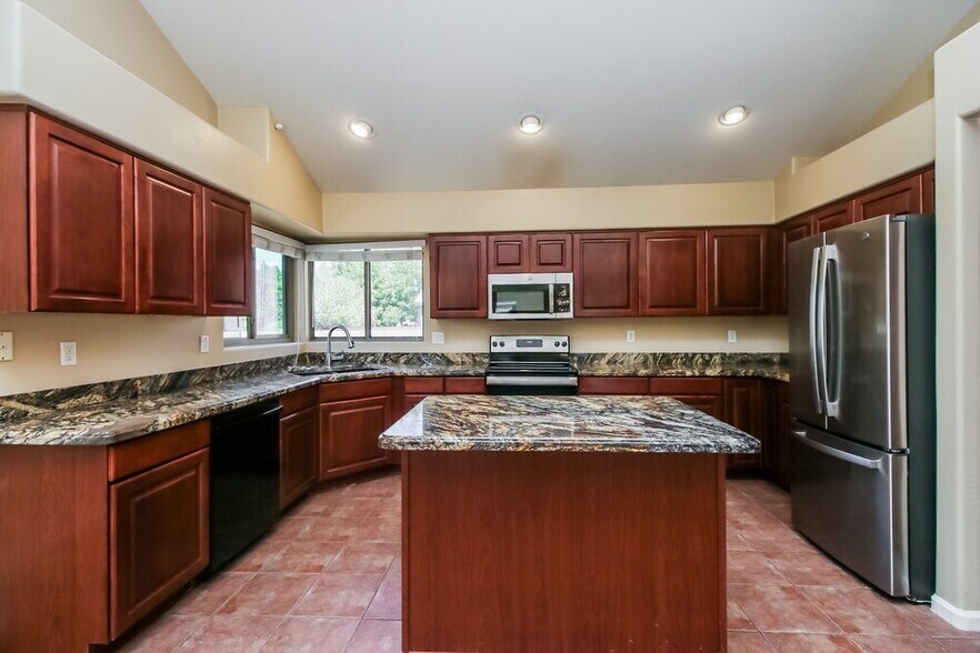 Building Photo - 1668 S Quartz St