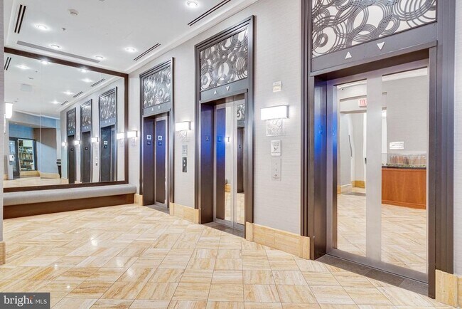 Building Photo - 3101 N Hampton Dr