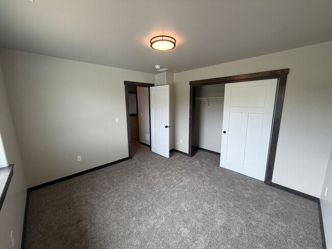 Building Photo - Beautiful & Brand New 4 bd/2.5 ba Home