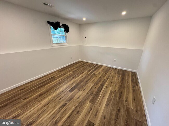 Building Photo - 14 Cardinal Dr