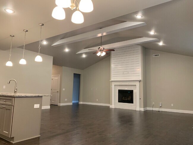 Building Photo - 1513 Crestwood Hills Ln