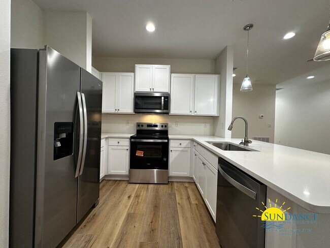 Building Photo - Beautiful New Construction Unit in Fort Wa...