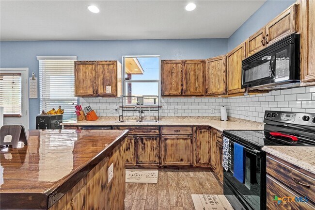 Building Photo - 202 W Gemini Ln