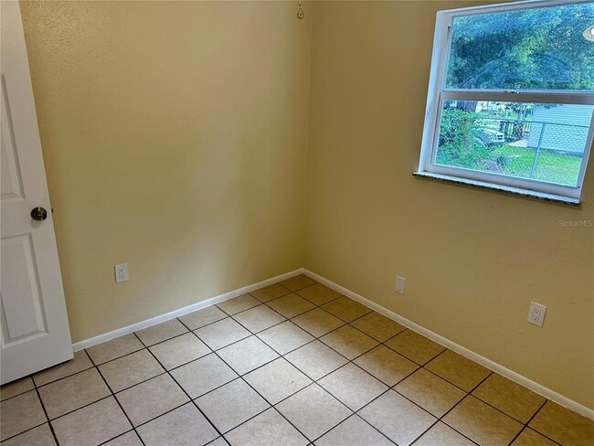 Building Photo - 39346 Rusbe Dr