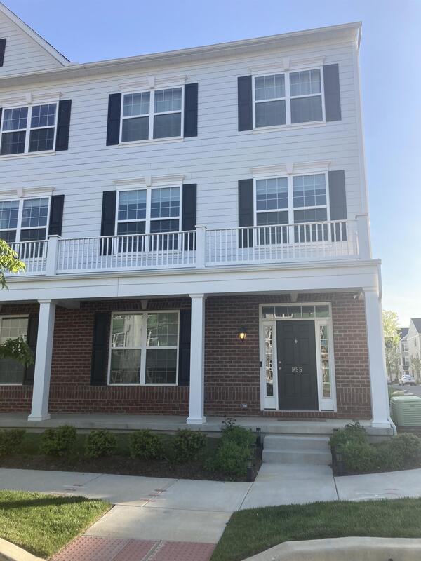 Building Photo - 955 Manor Ave N