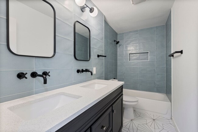 Building Photo - Beautifully Renovated Multi-Generational Concept Build!