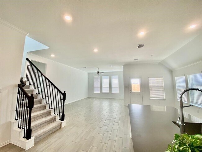 Building Photo - 8710 Morning Glow Dr