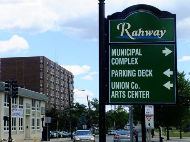 Building Photo - 1057 Pierpont St