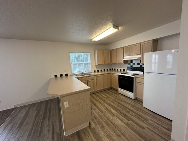 Building Photo - "Charming 2-Bed Retreat with Spacious 1000 sqft Layout in Nampa's Heart!"