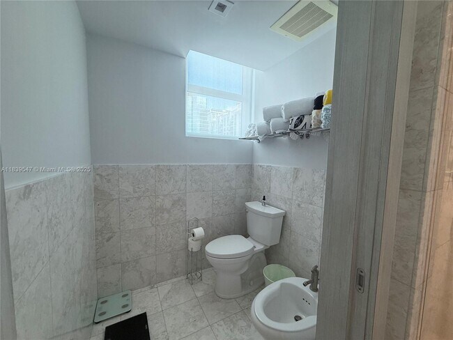 Building Photo - 1331 Brickell Bay Dr