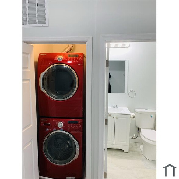 Building Photo - 82 N Lakewood Ave